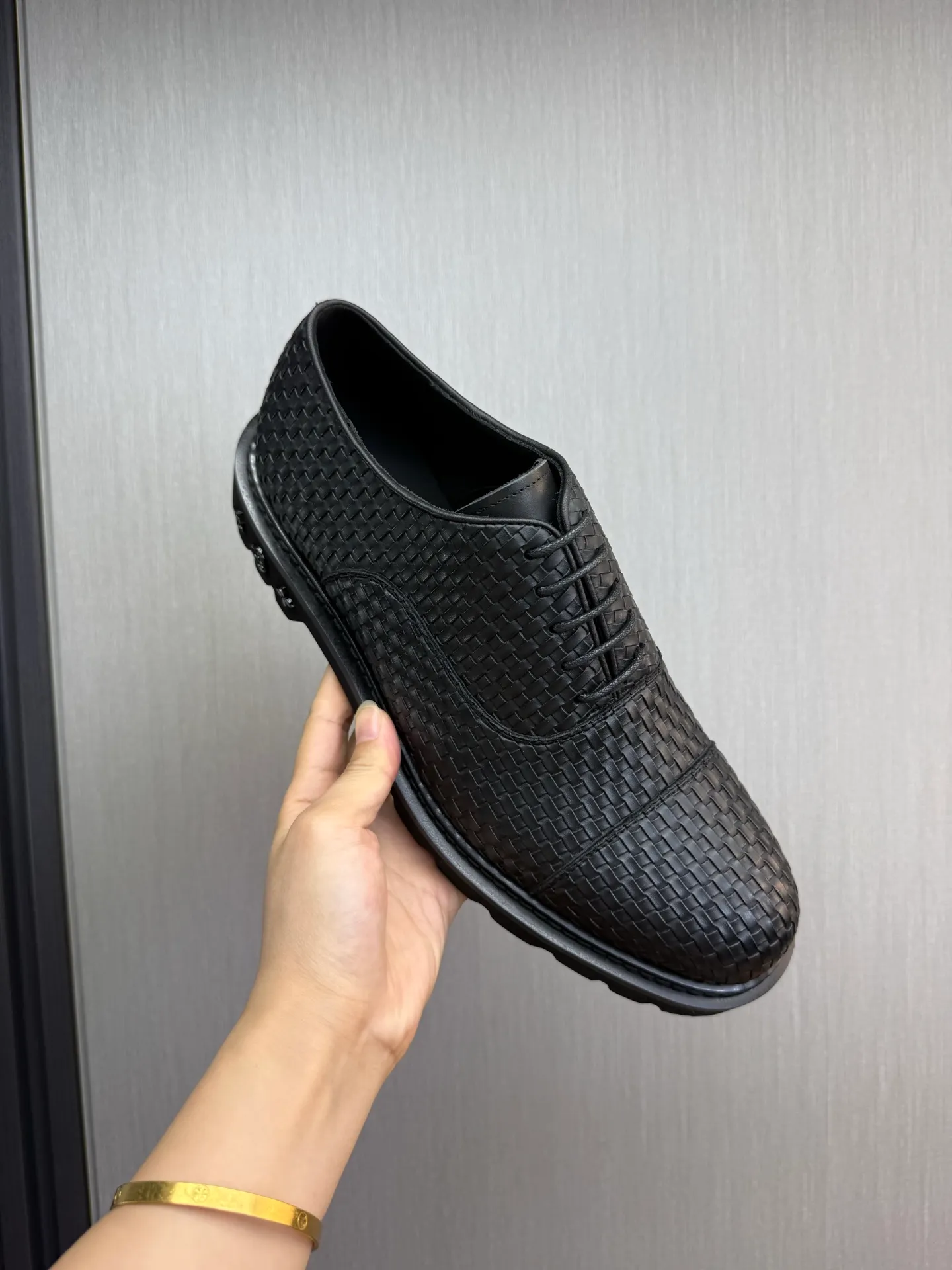Men's shoes 💰900💰 LV. Men's casual lace-up leather shoes, the latest hot style 🔥 1:1 original purchase quality, top quality goods ⬆️The upper is imported open-edge beaded cowhide, cowhide, and cow suede. The hand-made three-dimensional stitching highlights the round toe design. The inner foot pads are all imported cowhide, with the original wear-resistant foam outsole, matching code 39-44, (38, 45 custom-made, non-refundable)